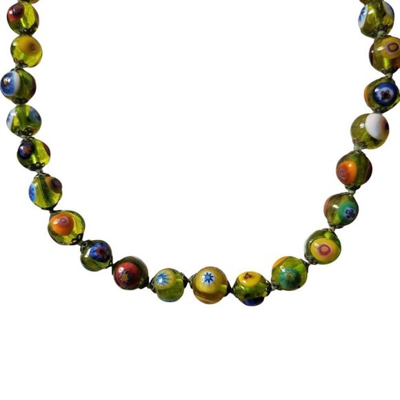 Green Glass Beaded Neacklace - Picture 3 of 6